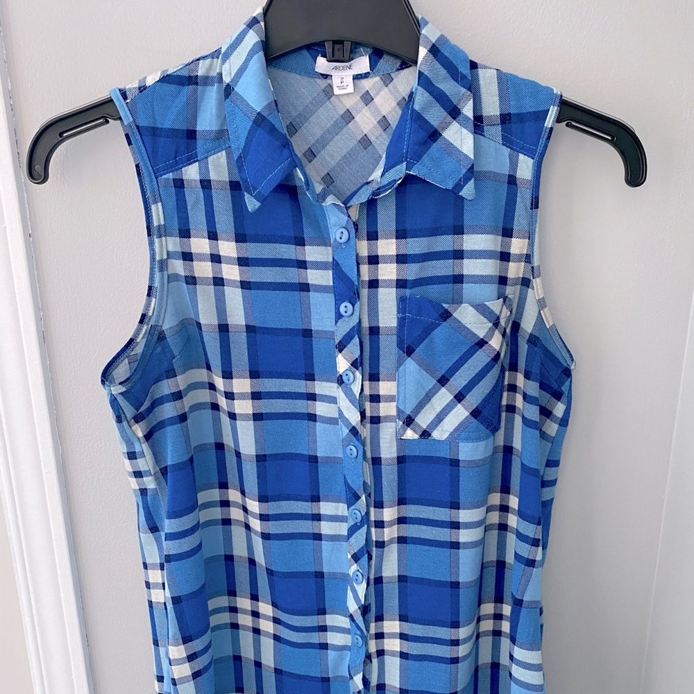 Ardene • 2tone blue button down sleeveless shirt - Picture 2 of 7